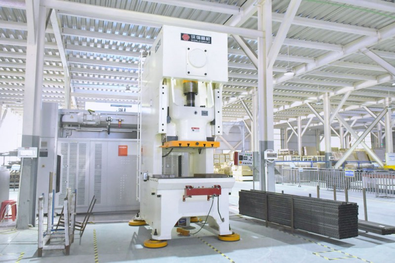 Presă automată de masă fixă